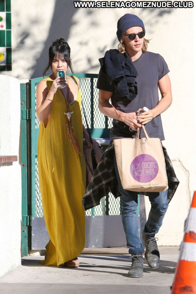 Vanessa Hudgens No Source Beautiful Paparazzi Food Posing Hot