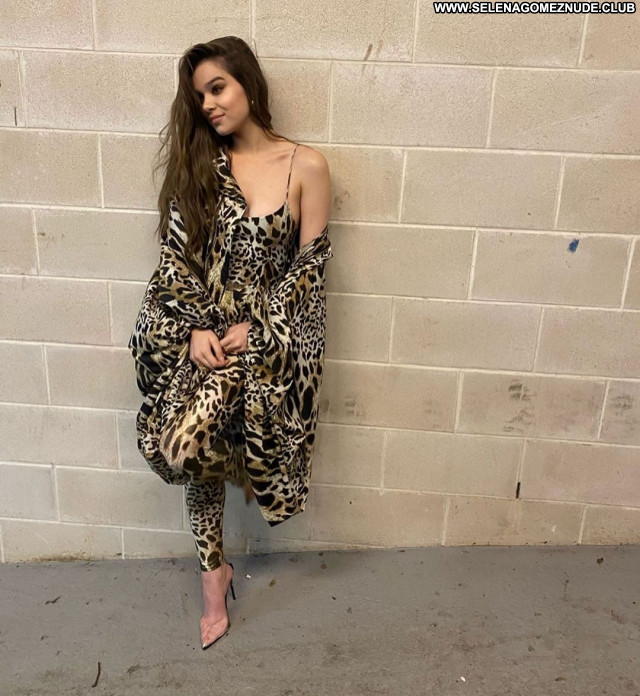 Hailee Steinfeld No Source Posing Hot Celebrity Sexy Beautiful Babe