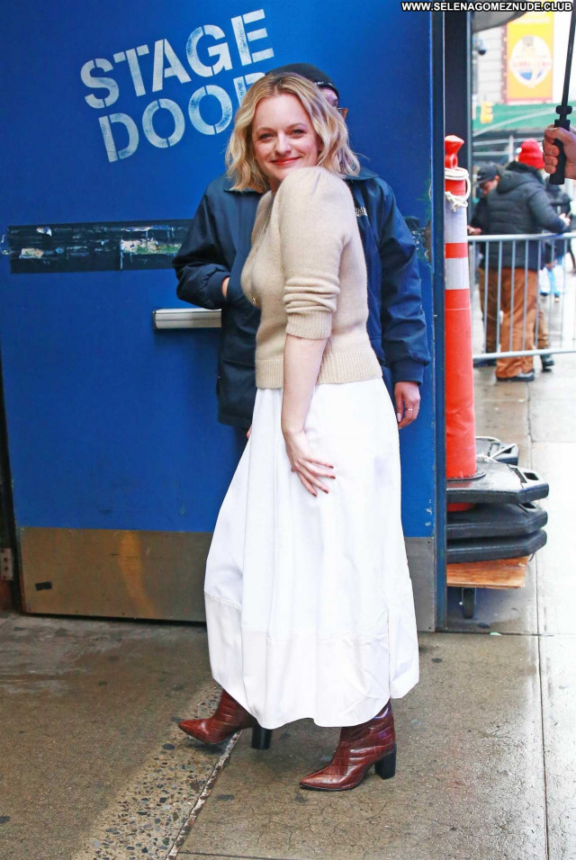 Elisabeth Moss New York Beautiful Paparazzi Babe Posing Hot Celebrity