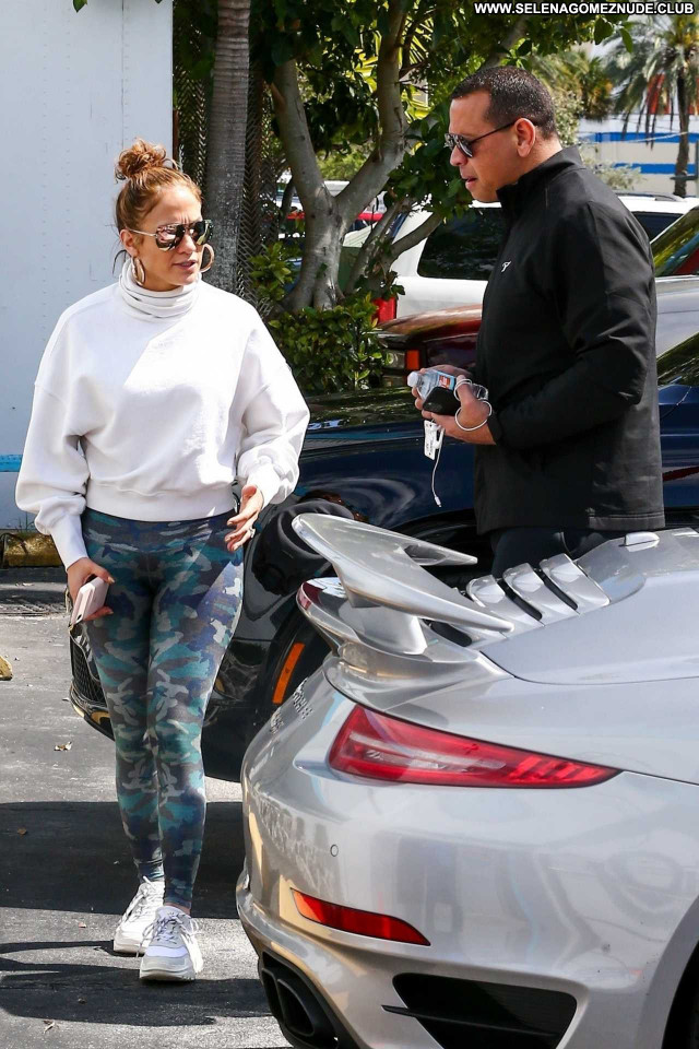 Jennifer Lopez No Source  Celebrity Babe Beautiful Paparazzi Posing