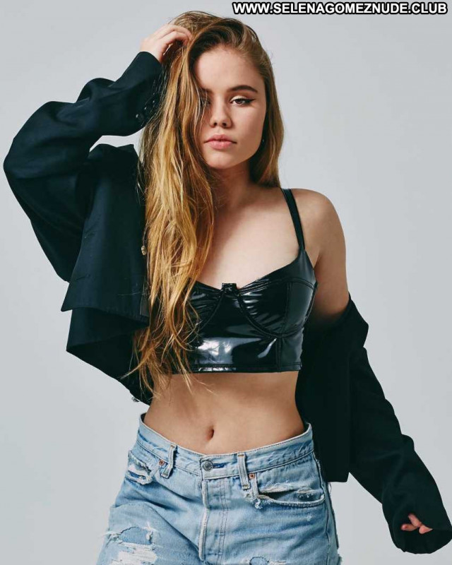 Lexee Smith No Source  Beautiful Posing Hot Babe Celebrity Paparazzi