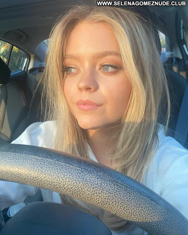 Jade Pettyjohn No Source Posing Hot Beautiful Babe Paparazzi Celebrity