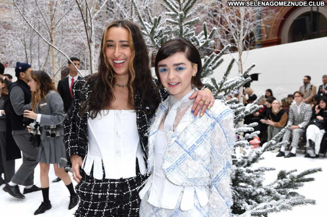Maisie Williams No Source Celebrity Beautiful Posing Hot Babe