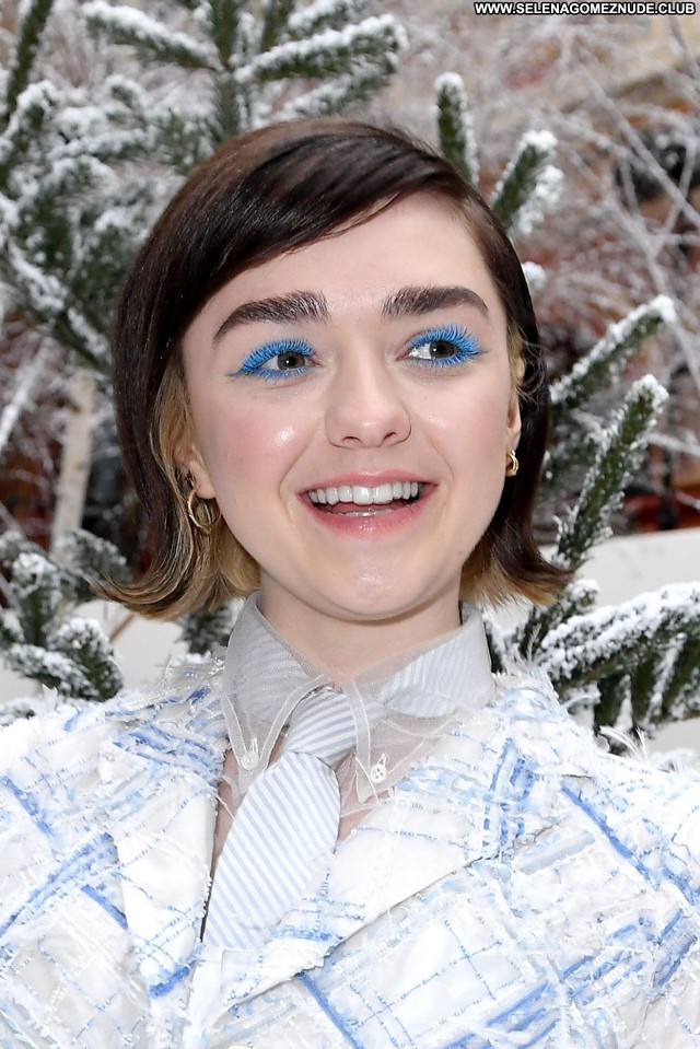 Maisie Williams No Source Posing Hot Sexy Celebrity Babe Beautiful