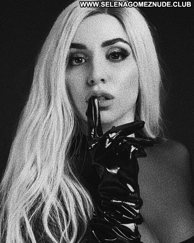 Ava Max No Source Posing Hot Babe Paparazzi Celebrity Beautiful