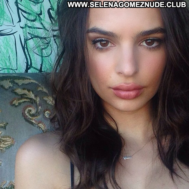 Emily Ratajkowski No Source Beautiful Babe Celebrity Paparazzi Posing