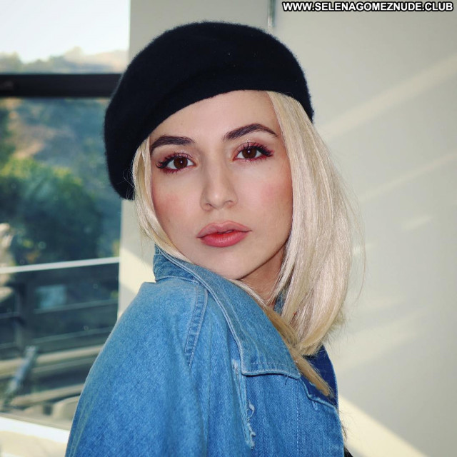 Ava Max No Source Celebrity Paparazzi Beautiful Babe Posing Hot