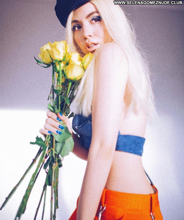 Ava Max No Source  Posing Hot Celebrity Paparazzi Beautiful Babe