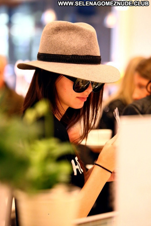 Kendall Jenner No Source Posing Hot Paparazzi Beautiful Babe Celebrity