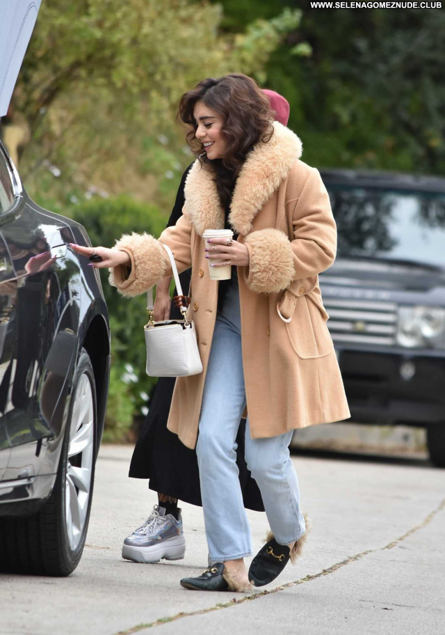 Vanessa Hudgens No Source Beautiful Paparazzi Babe Celebrity Posing