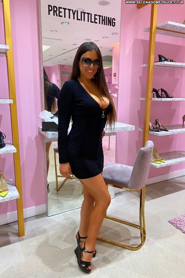 Claudia Romani No Source Posing Hot Celebrity Sexy Babe Beautiful