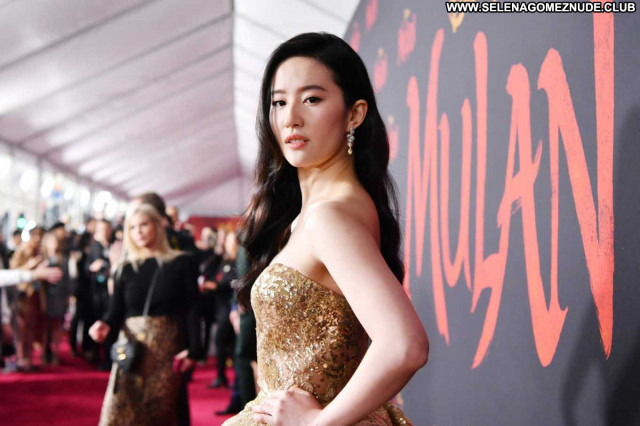 Yifei Liu No Source  Beautiful Posing Hot Celebrity Paparazzi Babe