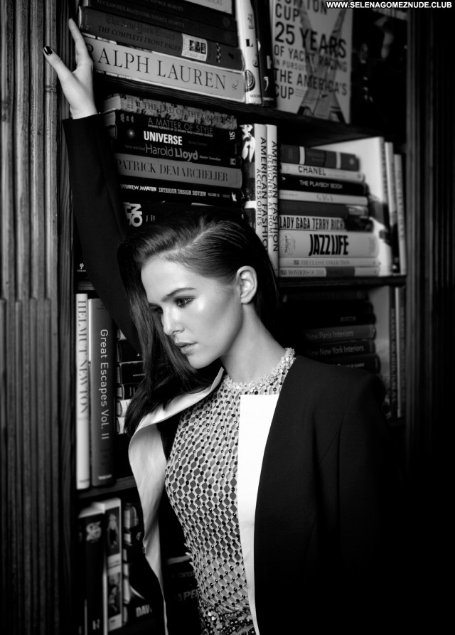 Zoey Deutch No Source Paparazzi Magazine Babe Posing Hot Beautiful