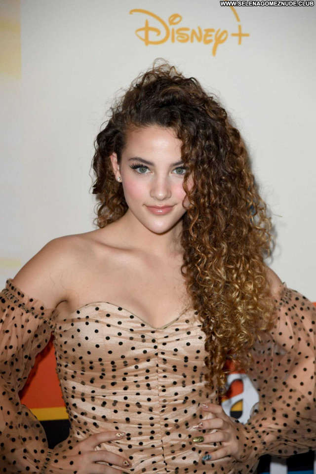 Sofie Dossi No Source Celebrity Paparazzi Babe Posing Hot Beautiful