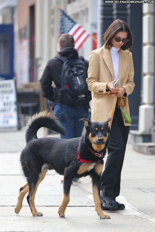 Emily Ratajkowski No Source Beautiful Babe Posing Hot Paparazzi