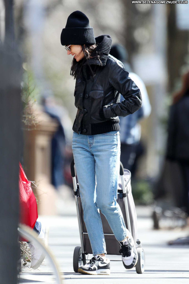 Jennifer Connelly New York Celebrity Paparazzi Posing Hot Babe