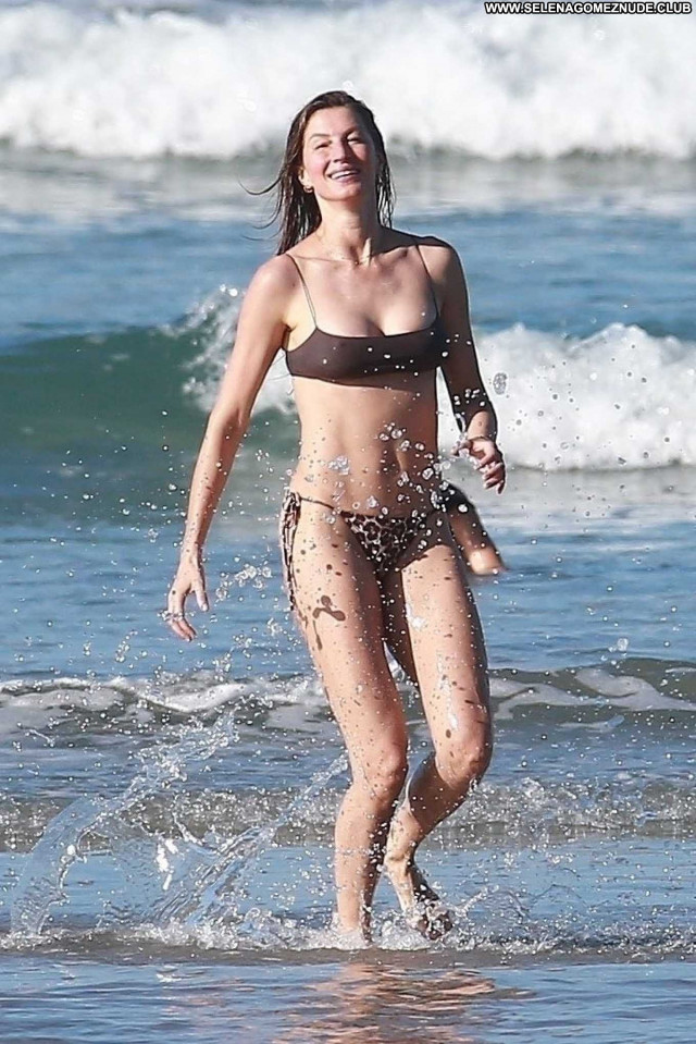 Gisele Bundchen The Beach Paparazzi Celebrity Babe Posing Hot