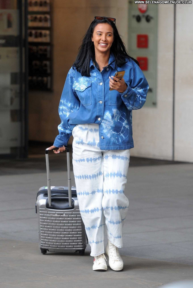 Maya Jama No Source Posing Hot Paparazzi Celebrity Babe Beautiful