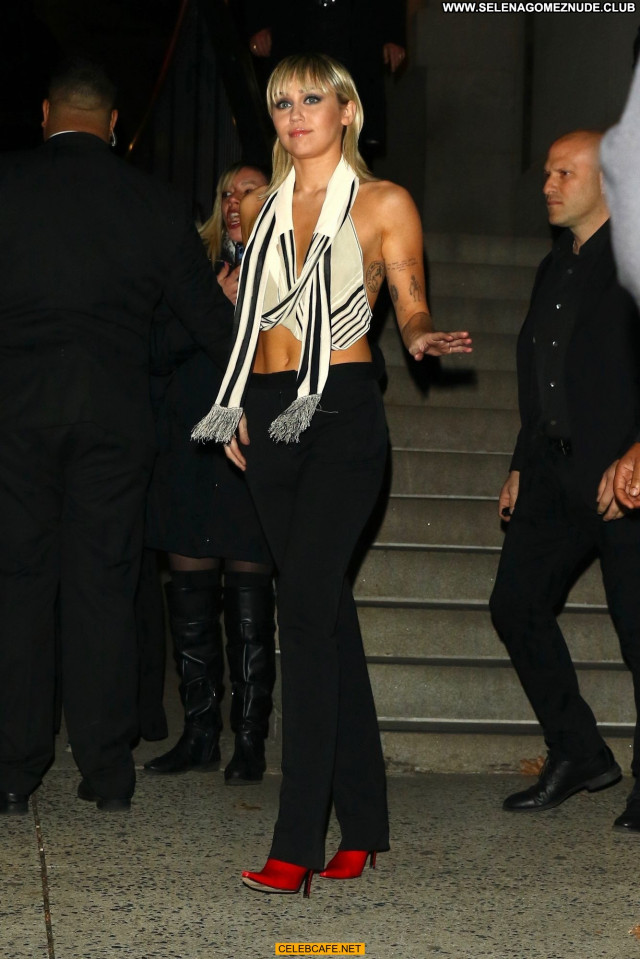 Miley Cyrus New York  Nipple Slip New York Posing Hot Beautiful Babe