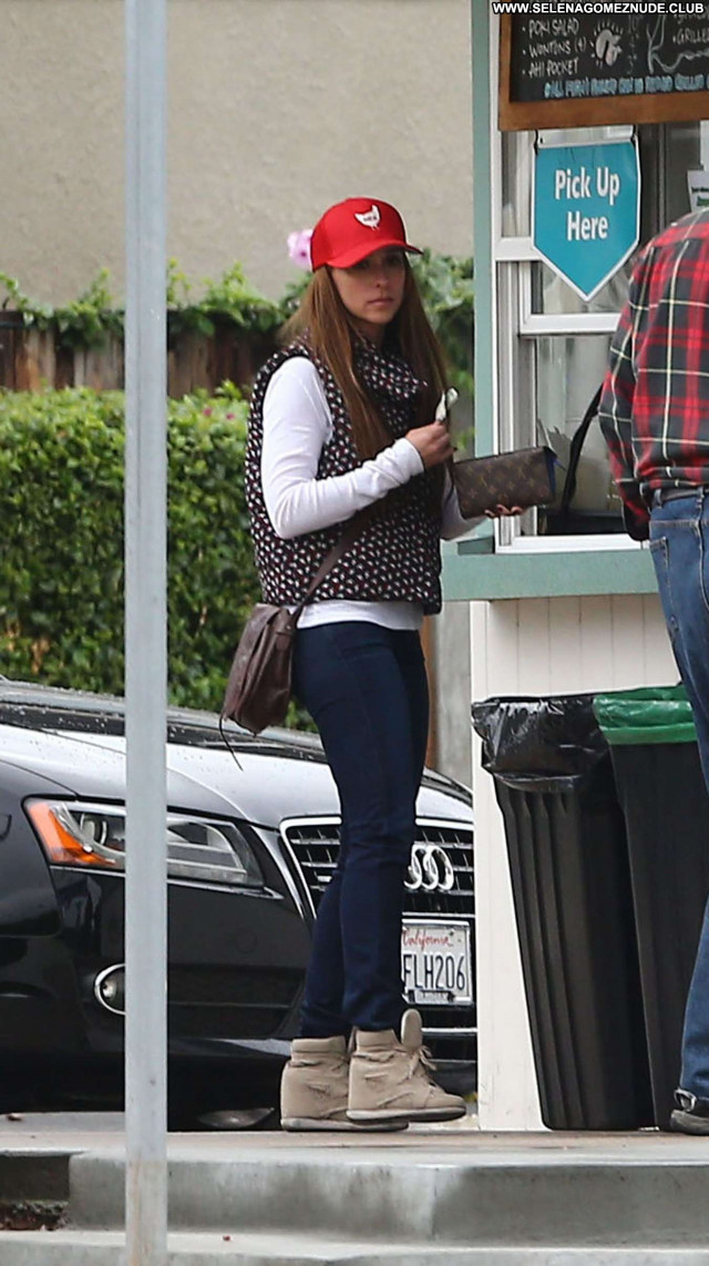 Jennifer Love Hewitt No Source  Paparazzi Posing Hot Babe Beautiful