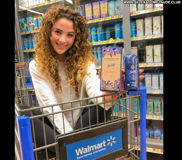 Sofie Dossi No Source  Beautiful Posing Hot Celebrity Babe Sexy