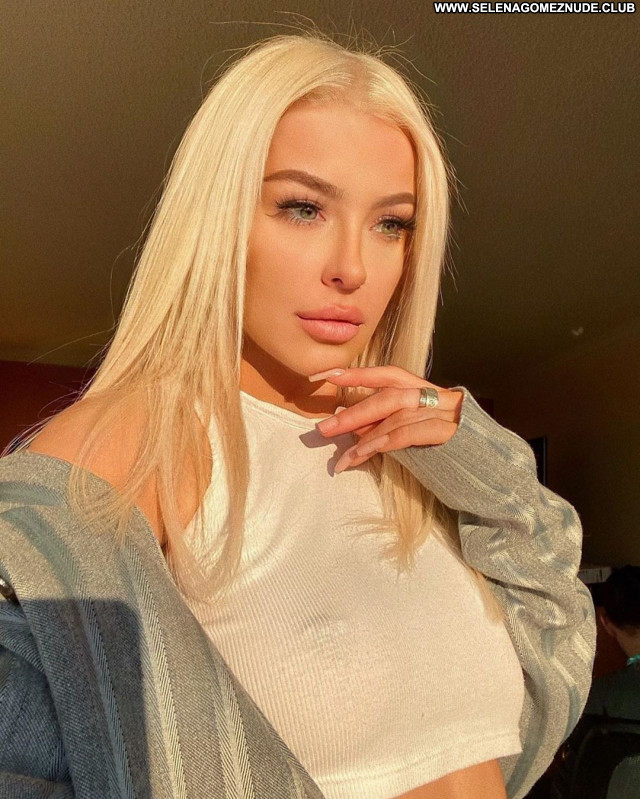 Tana Mongeau No Source  Sexy Babe Posing Hot Celebrity Beautiful