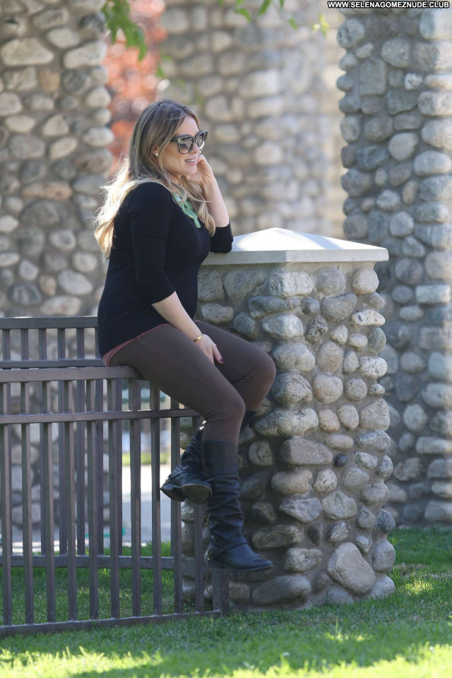 Hilary Duff Beverly Hills Park Celebrity Posing Hot Paparazzi Babe