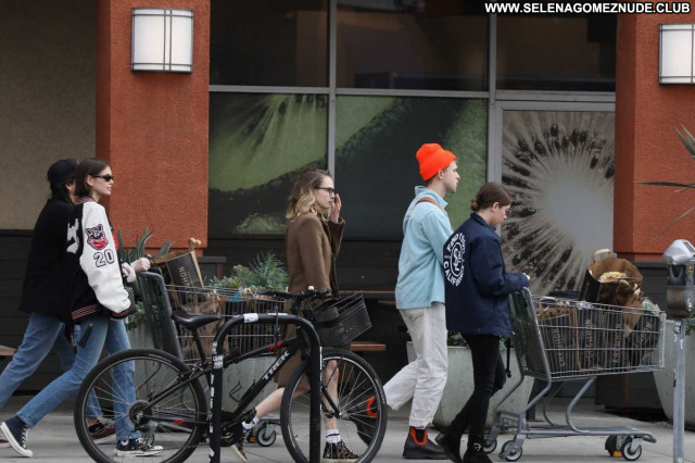 Cara De West Hollywood Celebrity Posing Hot Paparazzi Beautiful Babe