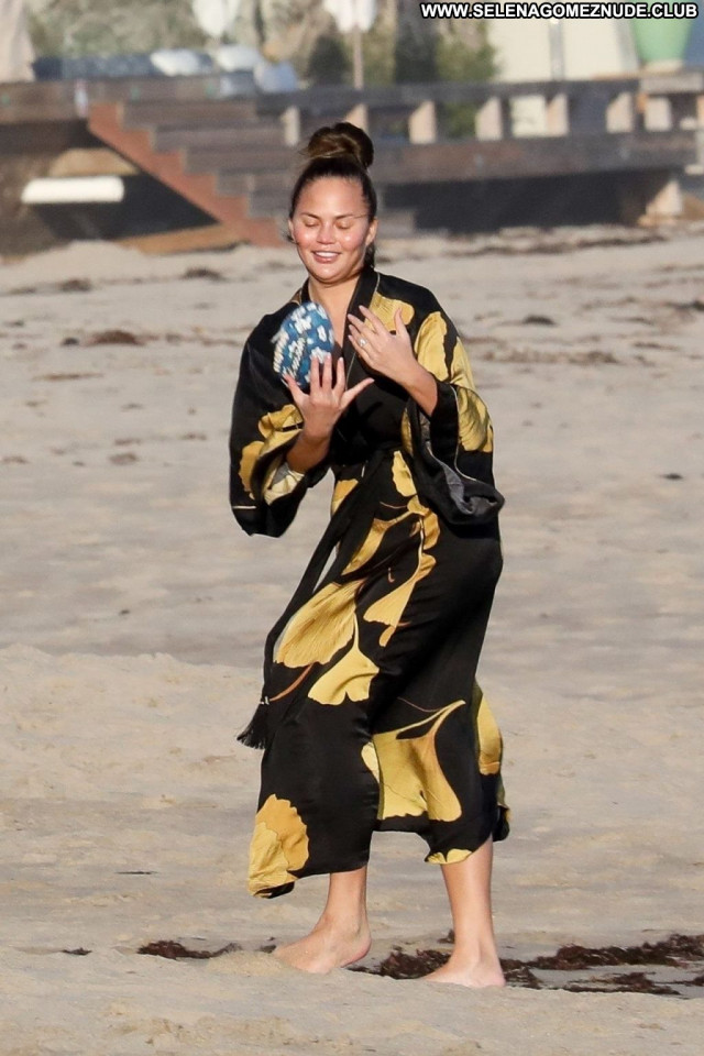 Chrissy Teigen No Source Celebrity Beautiful Paparazzi Babe Posing Hot