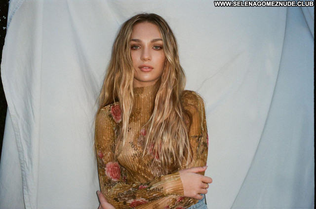 Maddie Ziegler No Source Beautiful Babe Celebrity Sexy Posing Hot