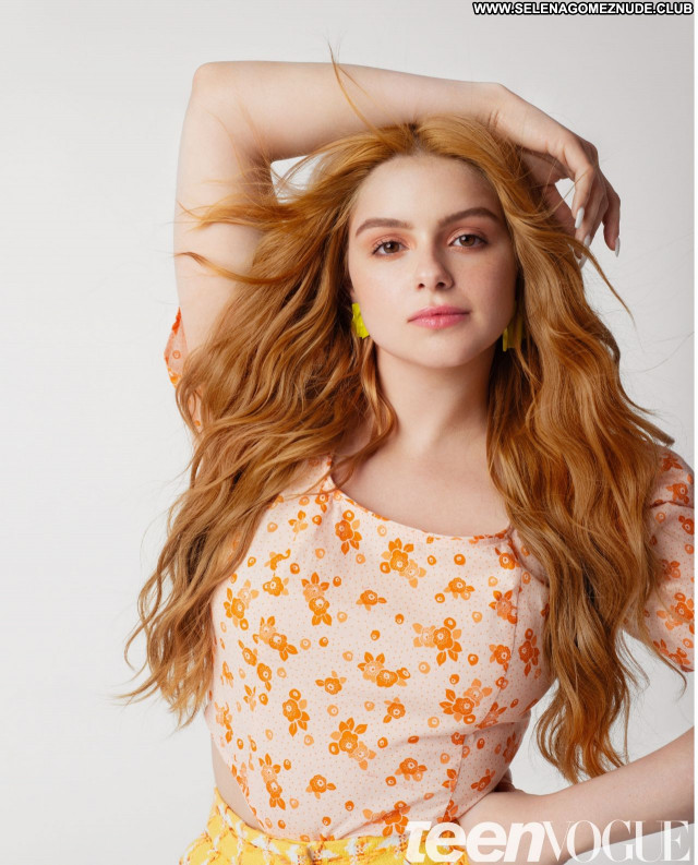 Ariel Winter No Source Beautiful Babe Celebrity Posing Hot Sexy