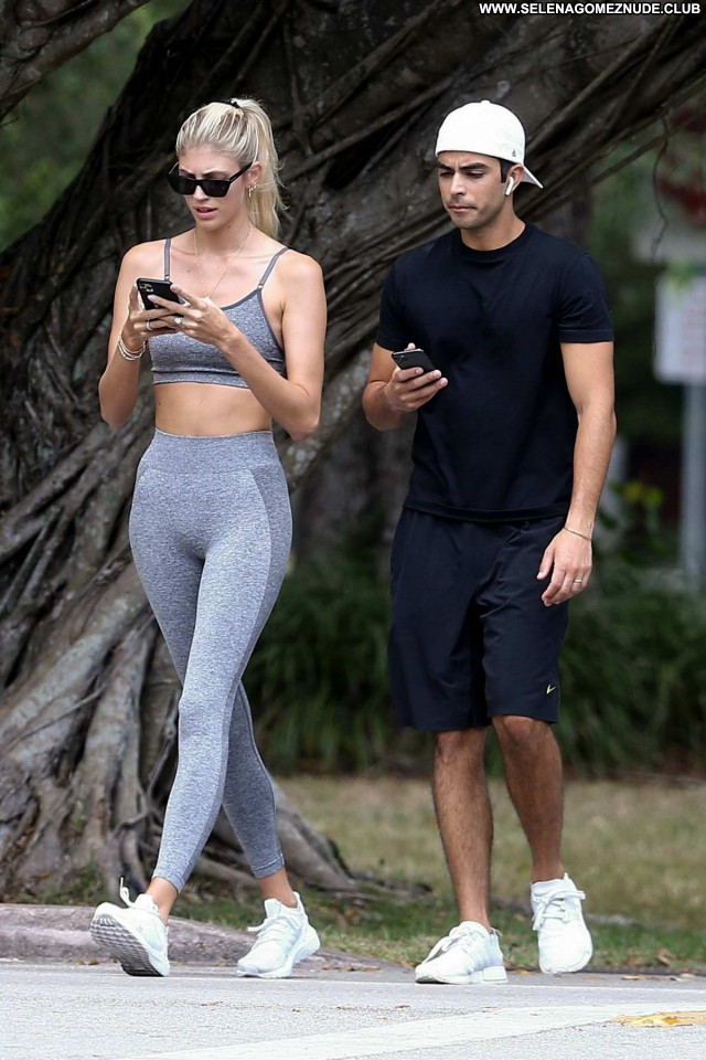 Devon Windsor No Source Beautiful Sexy Posing Hot Celebrity Babe