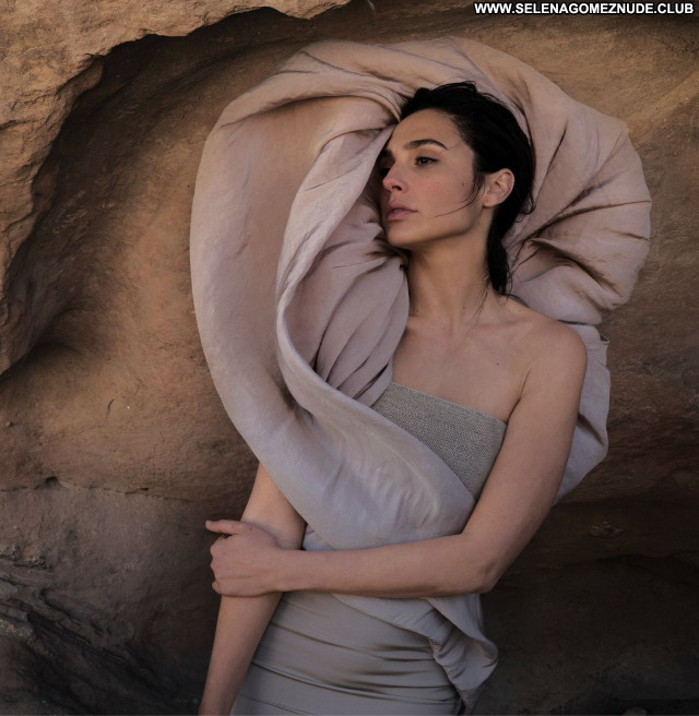Gal Gadot No Source Posing Hot Celebrity Babe Beautiful Sexy
