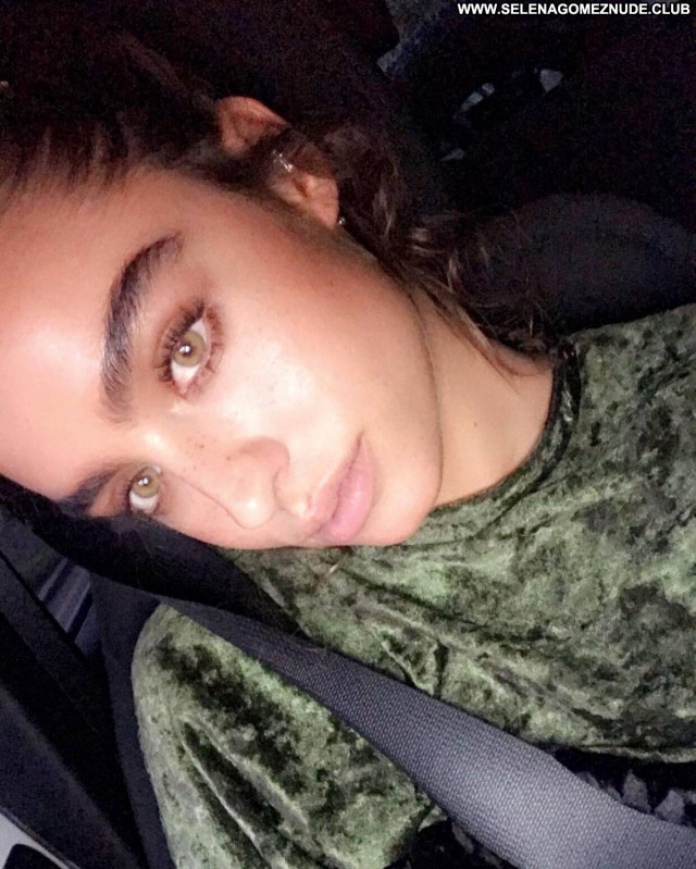 Sommer Ray No Source  Celebrity Beautiful Paparazzi Posing Hot Babe