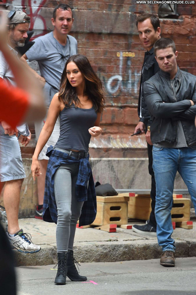 Megan Fox No Source  Mutant Nyc Ninja Celebrity Posing Hot Jeans Babe