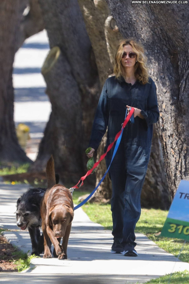 Julia Roberts No Source Beautiful Posing Hot Celebrity Paparazzi Babe