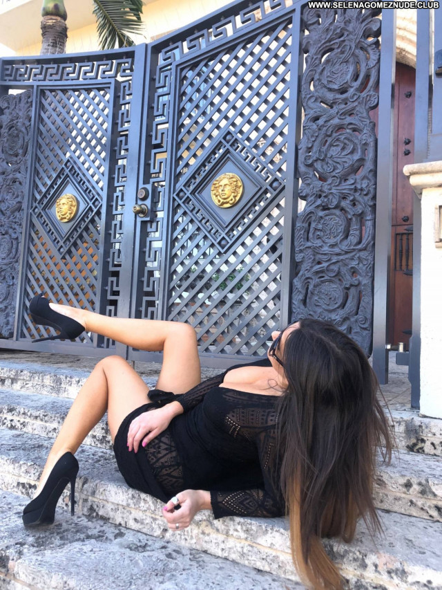 Claudia Romani No Source Babe Paparazzi Celebrity Posing Hot Beautiful