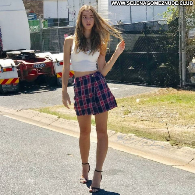 Emily Feld No Source Posing Hot Celebrity Babe Beautiful Paparazzi