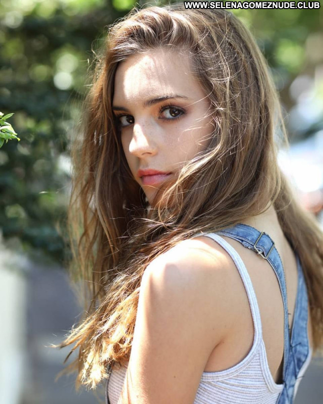 Emily Feld No Source  Beautiful Celebrity Paparazzi Posing Hot Babe