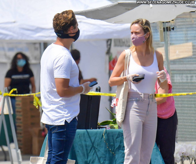 Brie Larson Farmers Market Posing Hot Paparazzi Beautiful Babe Famous
