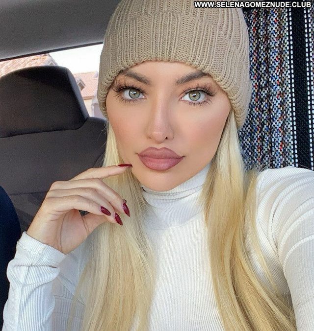 Lindsey Pelas No Source Beautiful Paparazzi Babe Posing Hot Celebrity