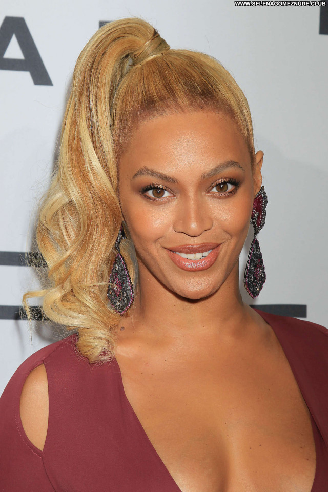 Beyonce No Source Posing Hot Celebrity Paparazzi Beautiful Babe