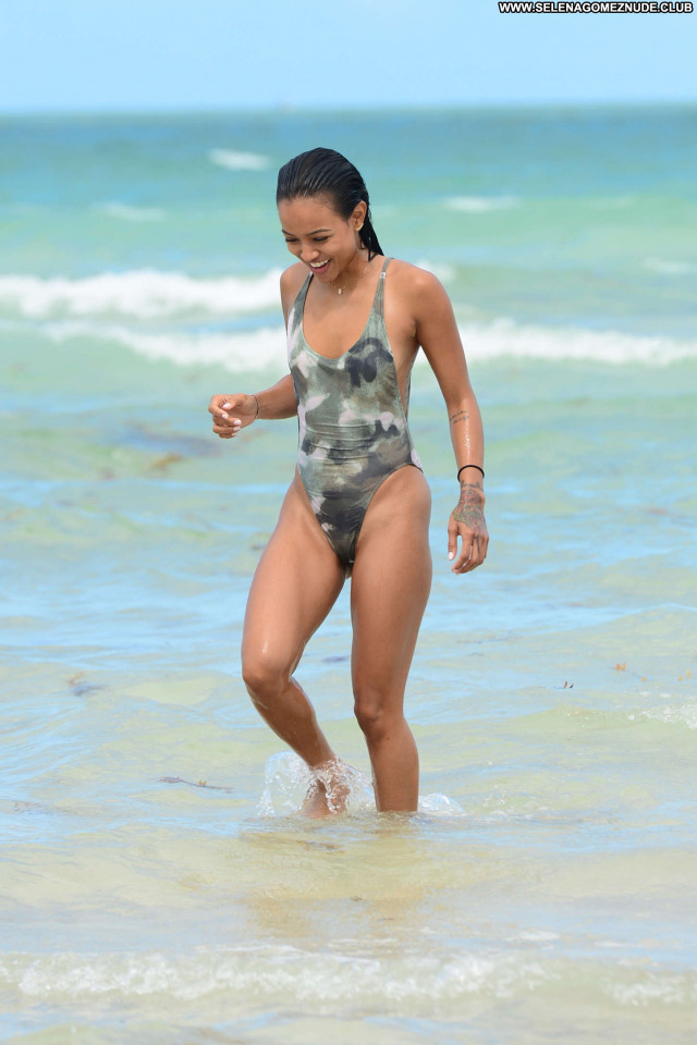 Karrueche Tran The Beach Beautiful Paparazzi Swimsuit Posing Hot Babe