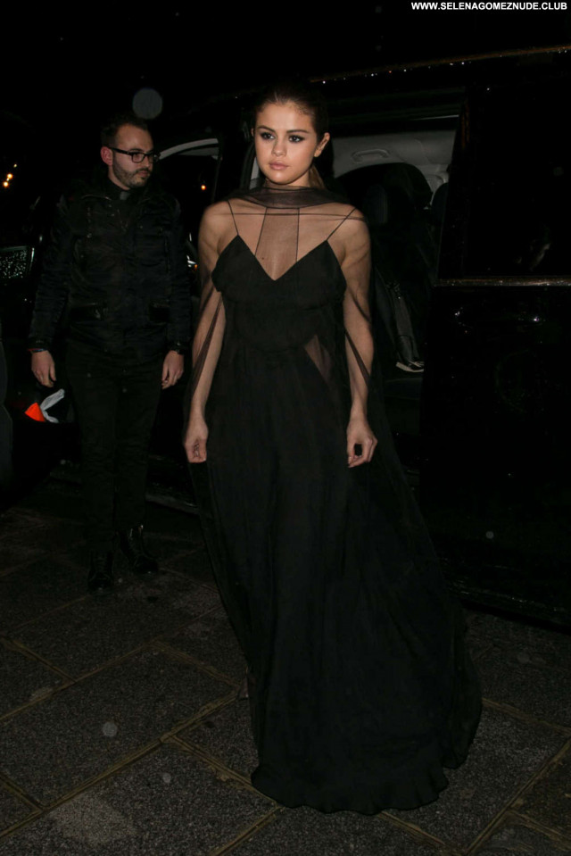 Selena Gomez No Source Paris Posing Hot Celebrity Babe Paparazzi