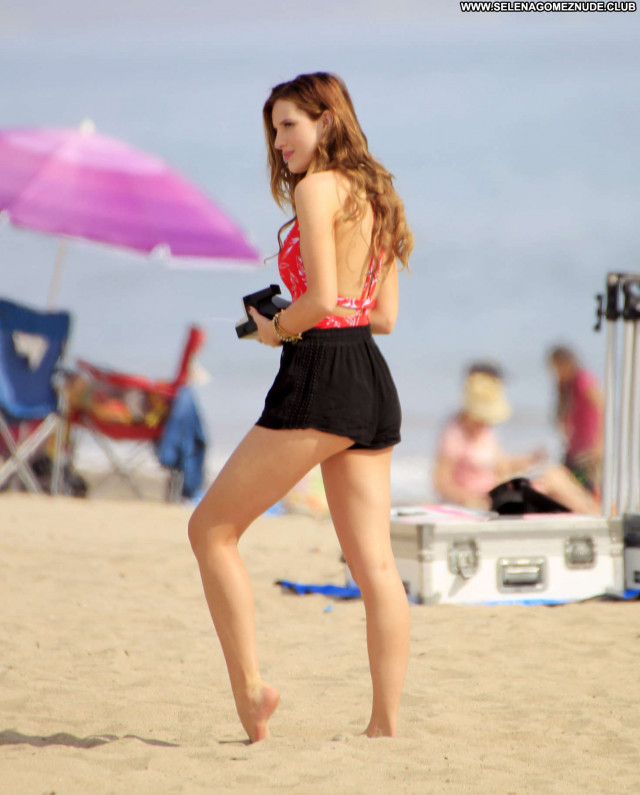 Bella Thorne No Source Posing Hot Beautiful Babe Shorts Celebrity