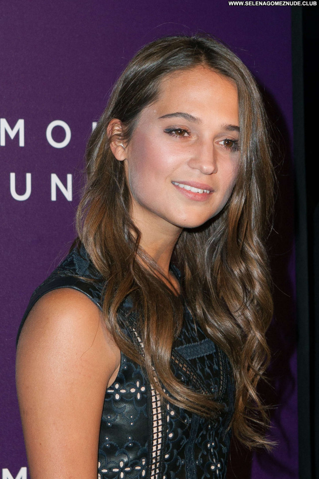 Alicia Vikander No Source Beautiful Paparazzi Celebrity Babe Posing