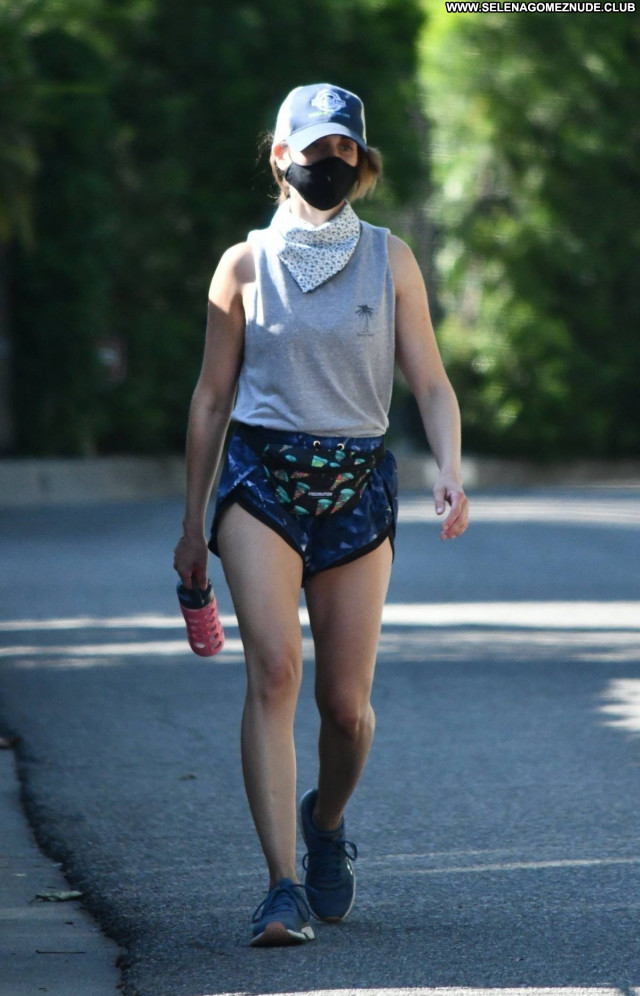 Aubrey Plaza No Source Paparazzi Beautiful Babe Celebrity Posing Hot