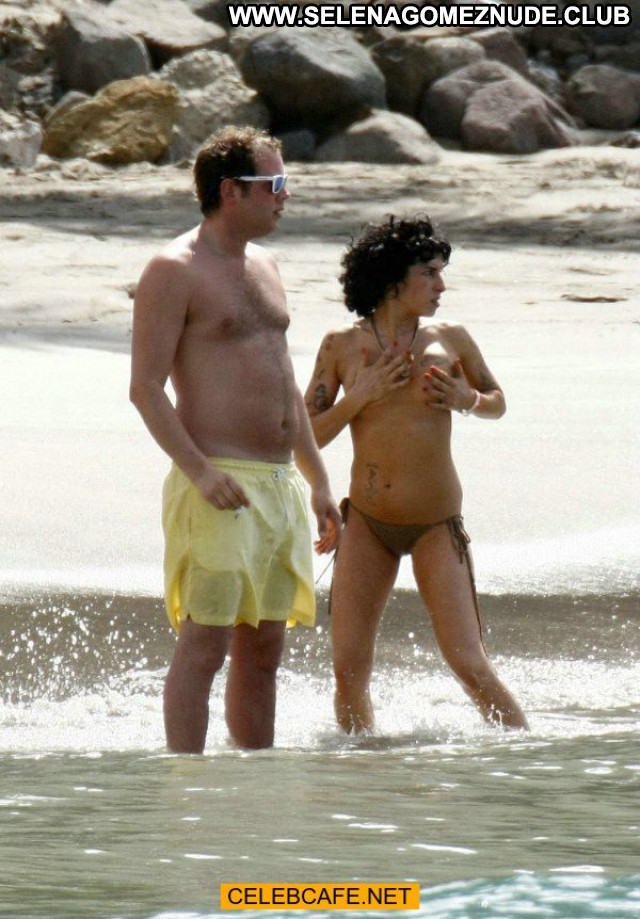 Amy Winehouse No Source Paparazzi Celebrity Beautiful Topless Babe