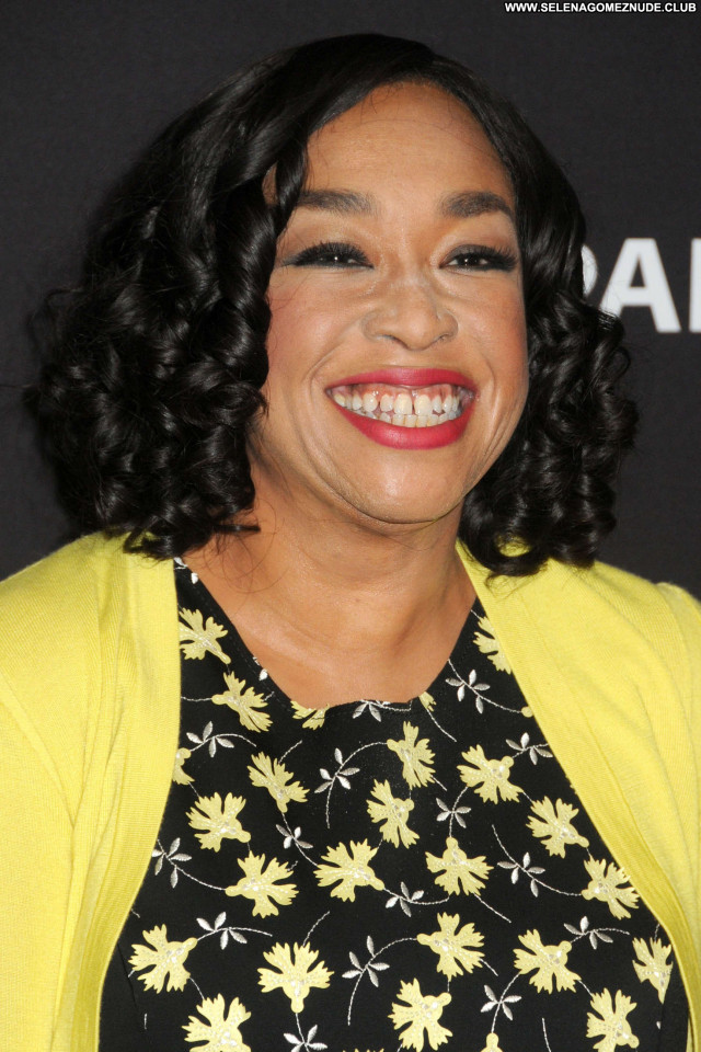 Shonda Rhimes No Source Paparazzi Hollywood Babe Beautiful Posing Hot