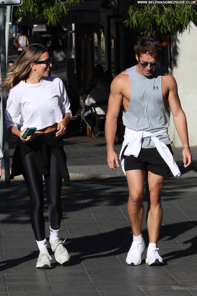 Renee Bargh No Source Celebrity Posing Hot Beautiful Paparazzi Babe